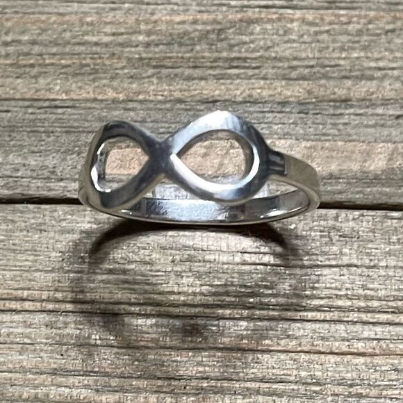 Tiny Delicate  Infinity Ring Sterling Silver 925 Size 8 Minimalist Jewelry - Picture 8 of 9